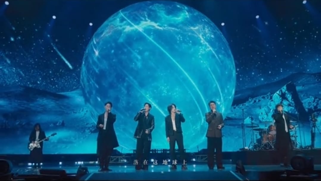 Penampilan keempat personel F4 membawakan lagu hits,