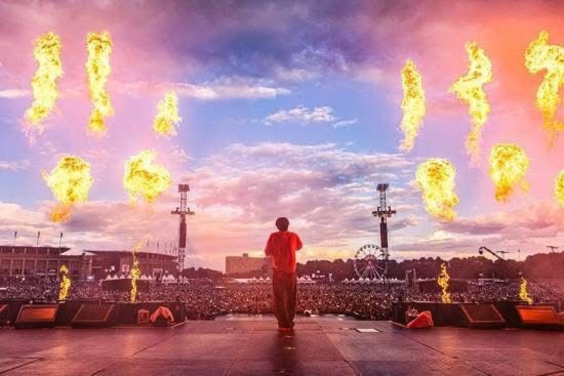 J-Hope bts sukses guncang lollapalooza berlin di jerman.