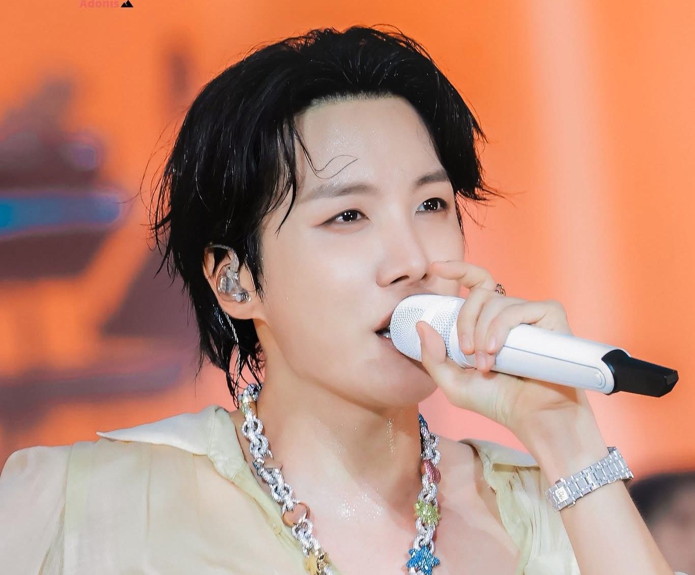 J-Hope bts sukses guncang lollapalooza berlin di jerman