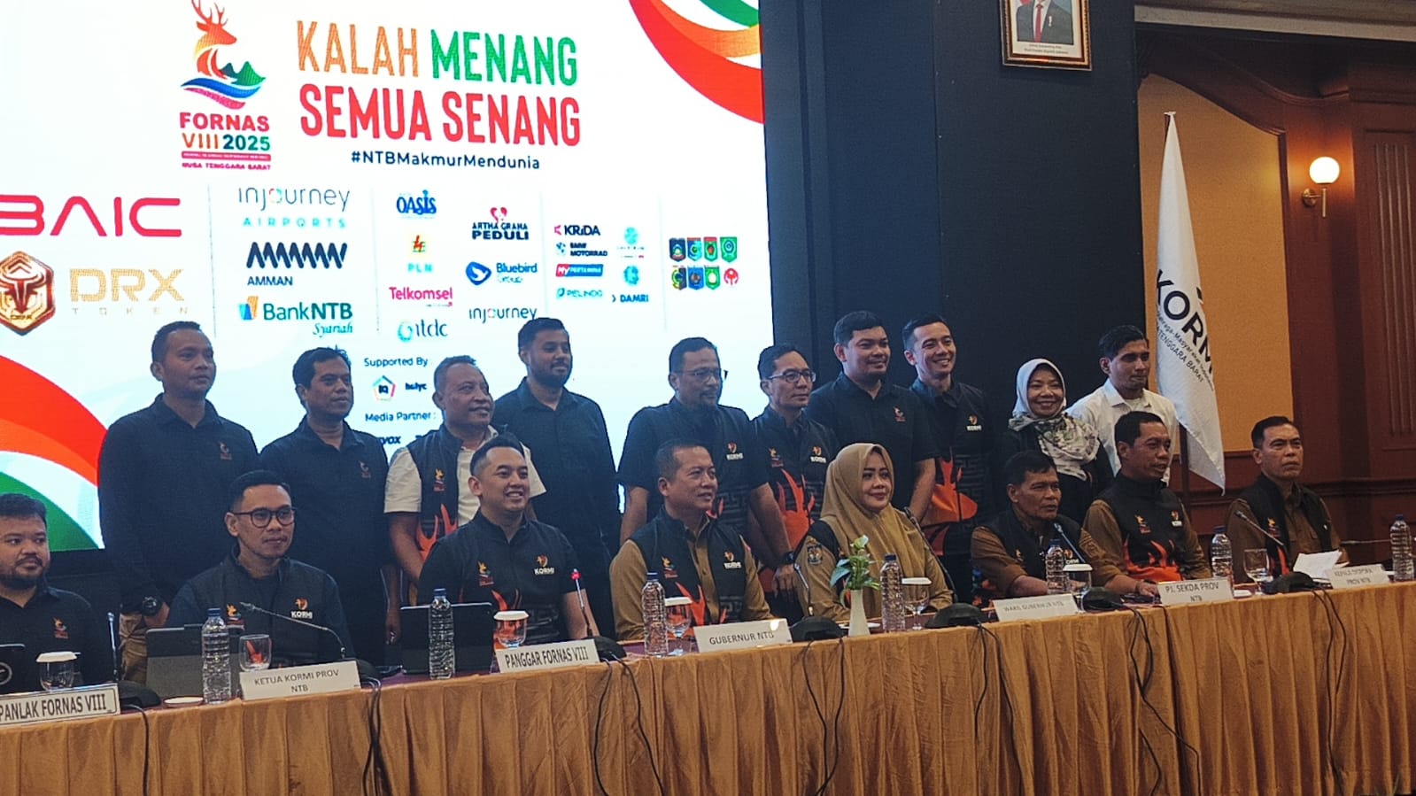 Gubernur NTB Lalu Muhamad Iqbal bersama Wagub Indah Dhamayanti Putri memimpin konferensi pers FORNAS VIII NTB.