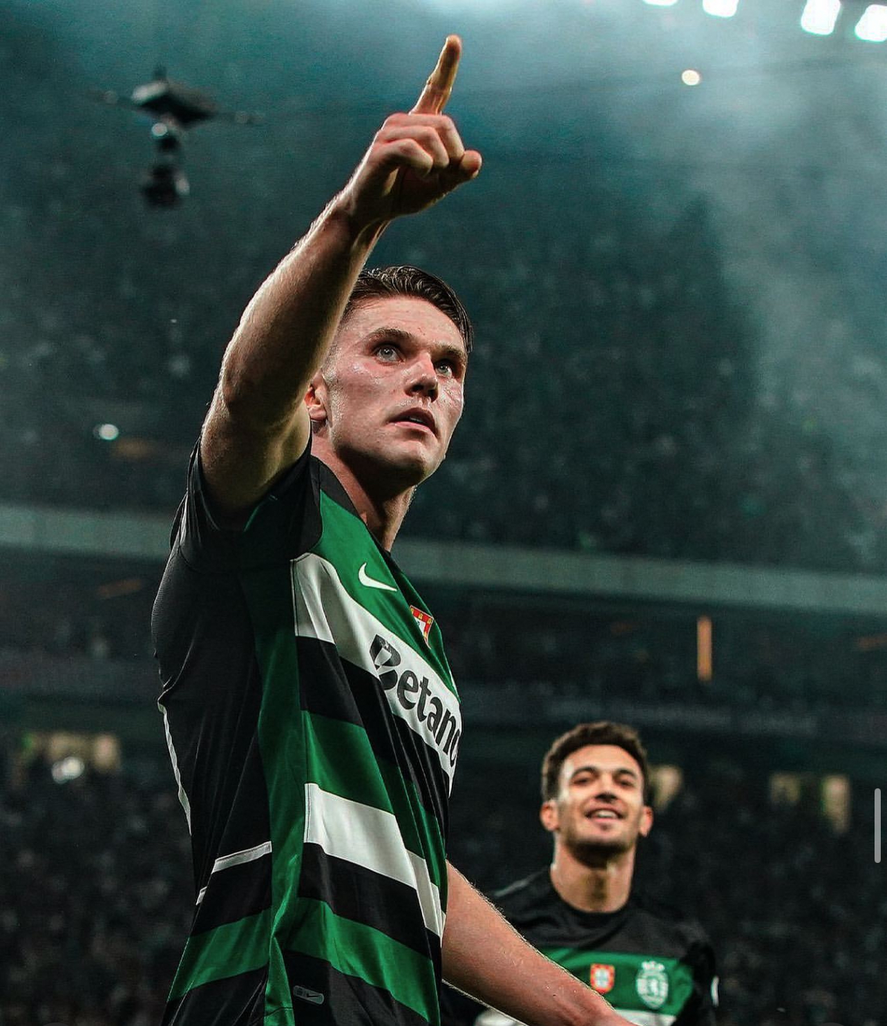Setelah komisi agen dikurangi, Arsenal dan Sporting sepakat dengan harga &euro;63.5 juta. Namun sporting meminta tambahan &euro;10 juta.