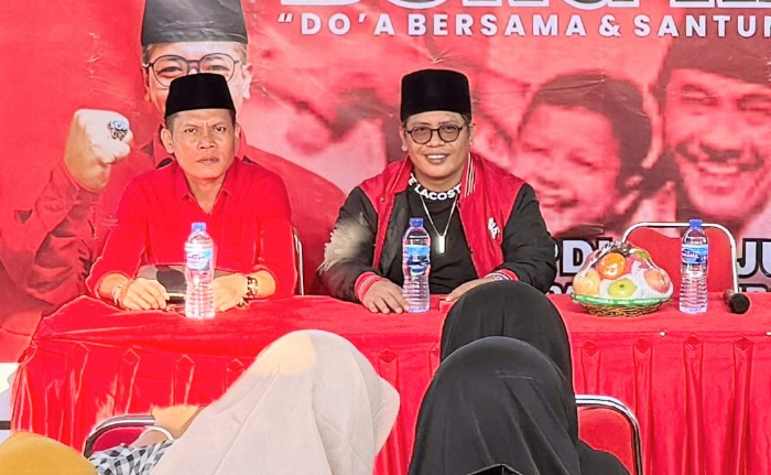 Ketua DPC PDIP Lotim Ahmad Sukro (kanan) dan Anggota DPRD Lotim Ahmad Amrullah (kiri).