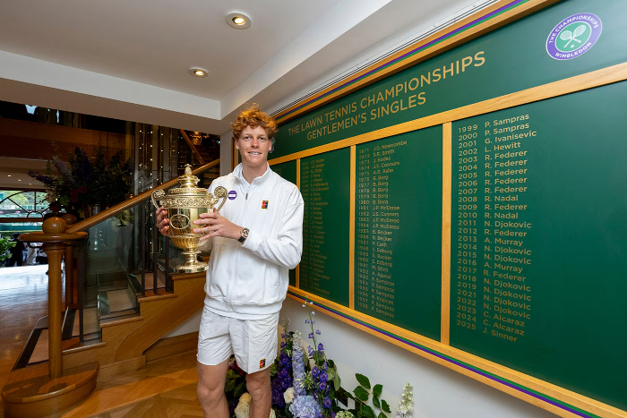 Jannik Sinner juara Wimbledon 2025 usai kalahkan Alcaraz. Kini petenis Italia itu mengincar Career Grand Slam, tinggal Roland Garros tersisa.