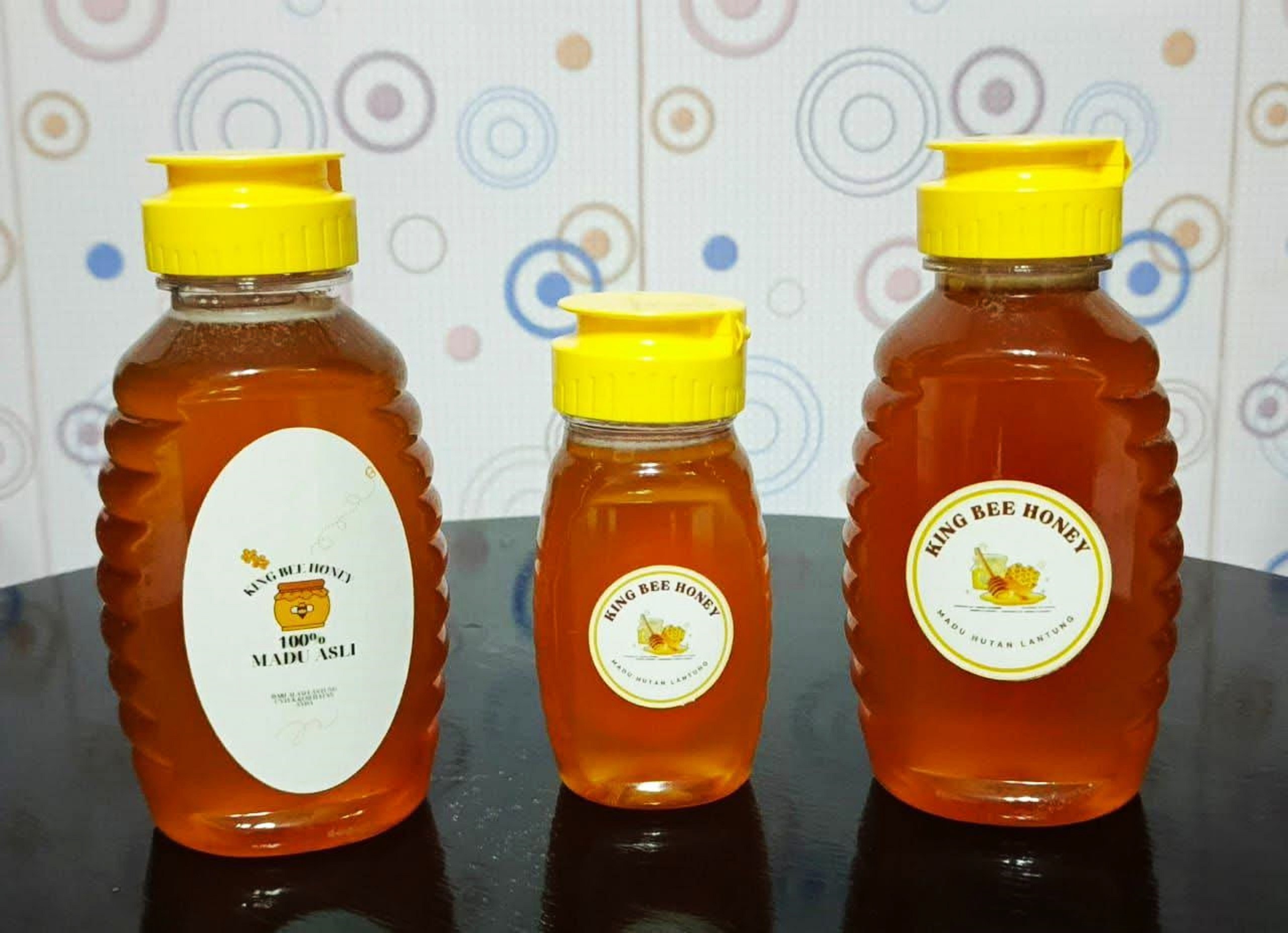 Produk madu UMKM King Bee Honey Kecamatan Lantung, Sumbawa, yang sukses tembus pasar nasional.