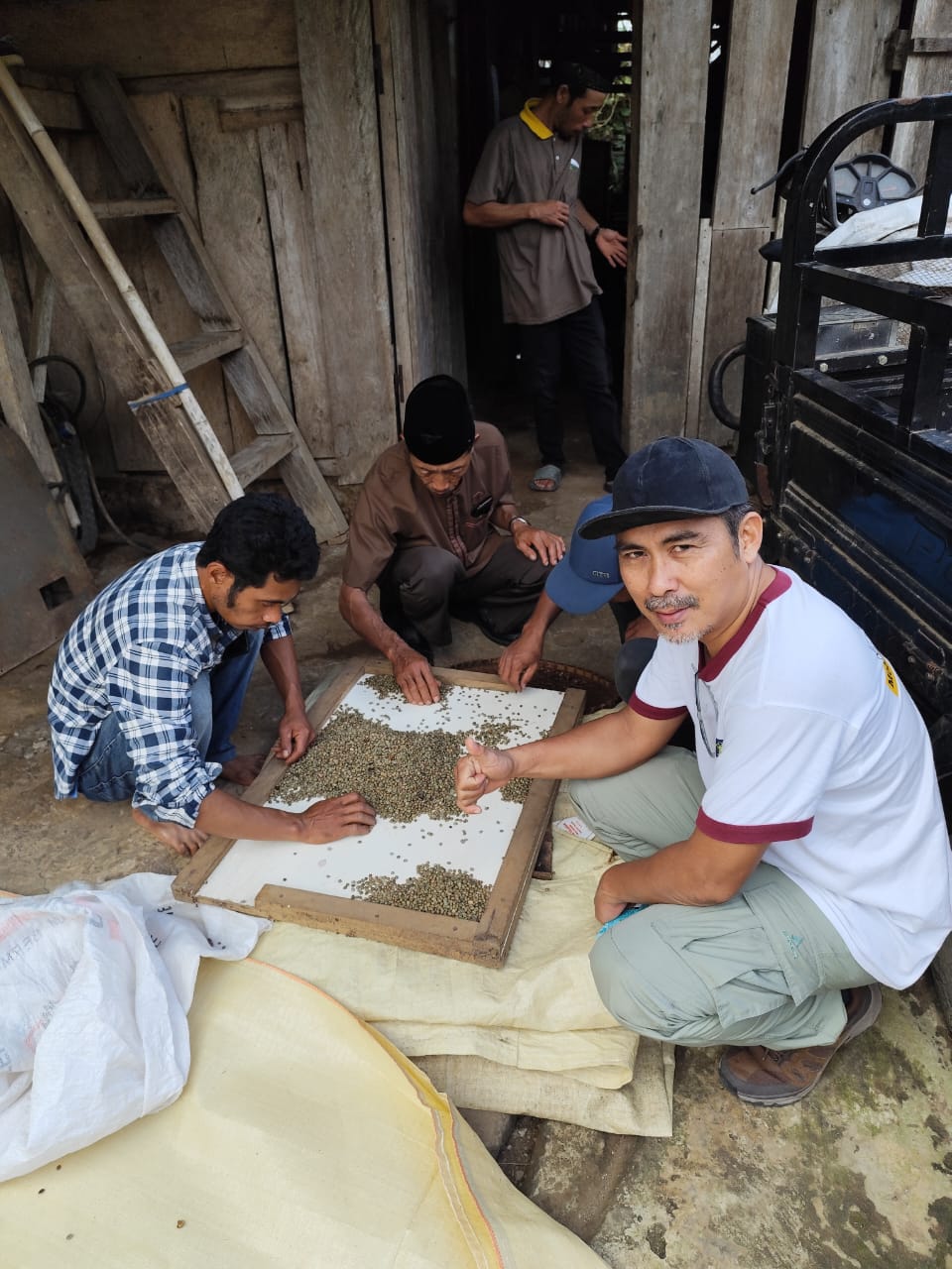 Kanwil Kemenkum NTB melalui Bidang Kekayaan Intelektual (KI) melakukan kegiatan pemeriksaan substantif terhadap permohonan Indikasi Geografis (IG) Kopi Robusta Batulanteh, Sumbawa pada Senin (14/7).