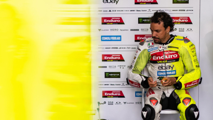 Franco Morbidelli resmi perpanjang kontrak dengan Pertamina Enduro VR46 Racing Team hingga MotoGP 2026, siap lanjutkan raihan podium.