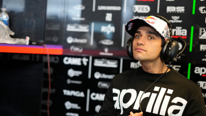 Setelah sempat ingin hengkang, Jorge Martin akhirnya menegaskan komitmennya bersama Aprilia Racing setidaknya hingga akhir MotoGP 2026.
