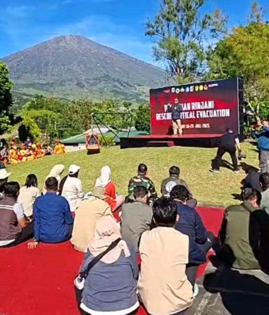 Gubernur NTB Lalu Muhammad Iqbal ketika memberi sambutan dalam Rinjani Rescue Vertical Evacuation, mengingatkan standar pelayanan, pengamanan dan penyelamatan.