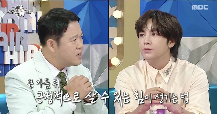 Aktor jang eun suk (kanan) saat muncul sebagai tamu di acara MBC TV Radio Star.