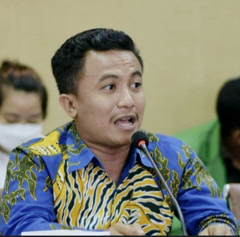 Anggota Komisi I DPRD NTB Marga Harun meminta Pemprov segera mengganti dua pejabat yang ditahan APH.