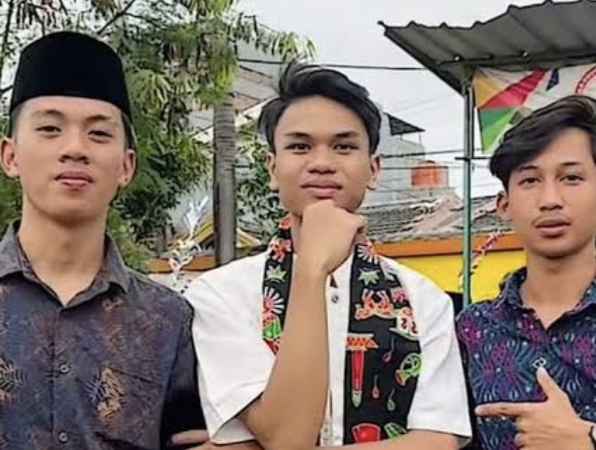 Kisah Sahdan Arya Maulana (tengah) dan kedua rekannya,  jadi bukti bahwa Ketua RT Gen Z mampu hadir sebagai agen perubahan. (istimewa)