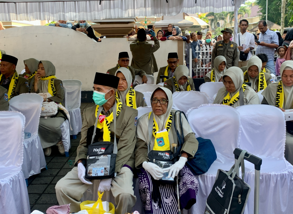SAMPAI DENGAN SELAMAT: Para Jamaah Calon Haji saat akan bertolak ke tanah suci beberapa waktu lalu.