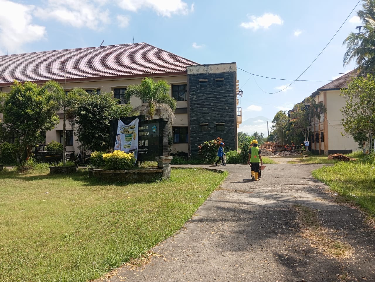 Eks gedung Akper di Kecamatan Sakra yang dijadikan sebagai sekolah rakyat di Lotim.