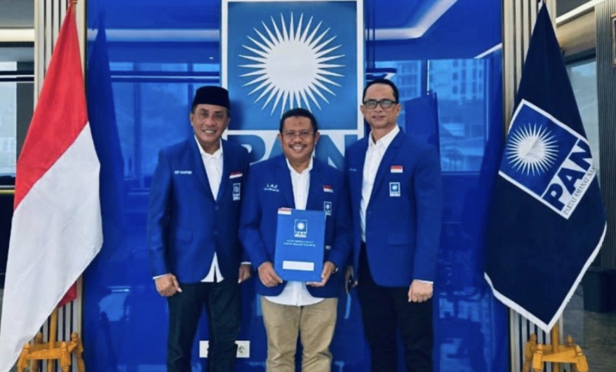 Ketua DPW PAN NTB Lalu Ahmad Zaini didampingi Sekwil Ady Mahyudi (kiri) dan bendahara Hasbullah Muis Konco (kanan). Di level pengurus puncak ini dikhawatirkan muncul matahari  kembar.