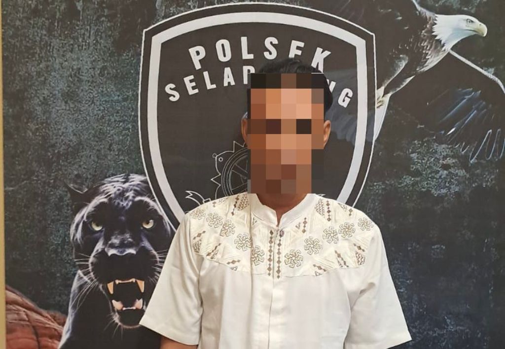 TERTANGKAP: Pelaku jambret berinisial MS alias Sokong dipenjara setelah tertangkap polisi, Jumat (18/7).&nbsp;