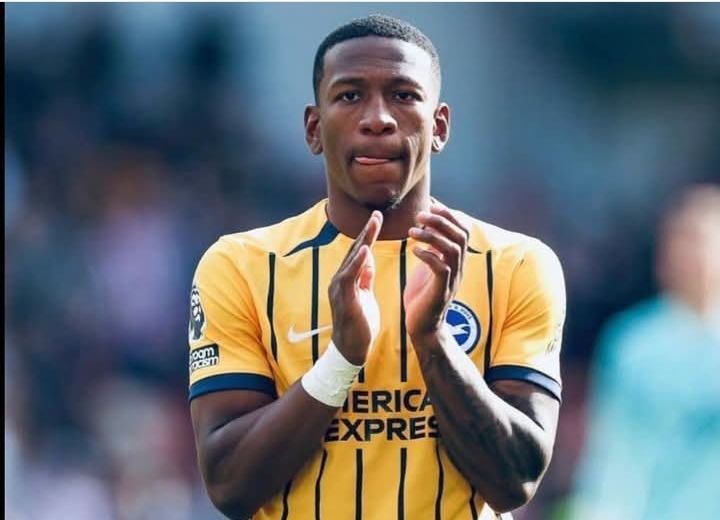 Pervis Estupinan, pemain Brighton & Hove Albion yang bermain sebagai bek kiri kini tengah didekati AC Milan.
