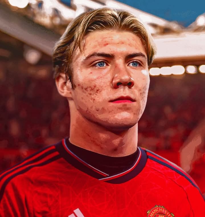 Penyerang Manchester United Rasmus Hojlund yang coba didekati AC Milan.