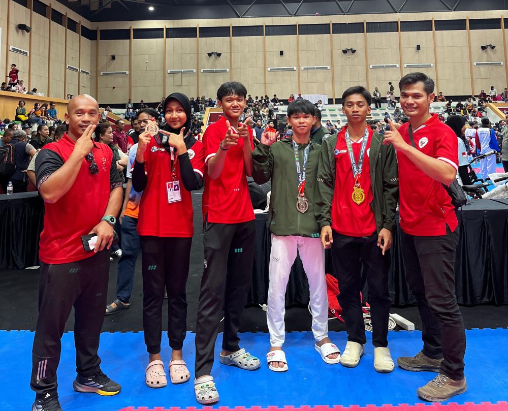 Atlet taekwondo pelajar NTB berhasil membawa pulang satu medali emas, satu perak, dan satu perunggu dari ajang 2nd East Borneo International Championships 2025.