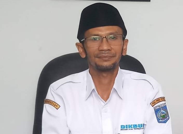 Kepala SMKN 1 Sekotong Parhi