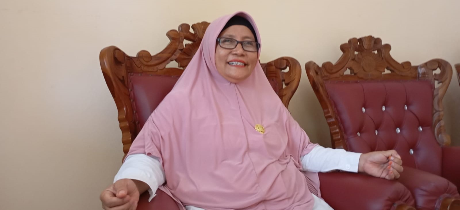 Plt Kepala SMPN 21 Mataram Rohana Helmi