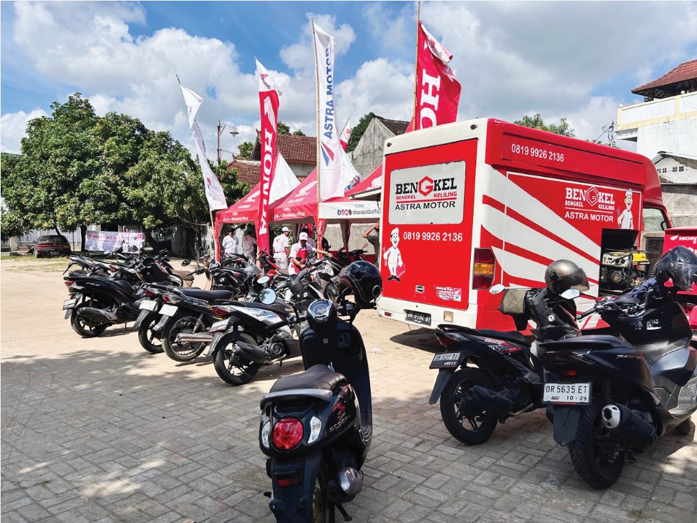 PEDULI: Astra Motor NTB saat servis kunjung di BTN Sweta, 19-20 Juli lalu.