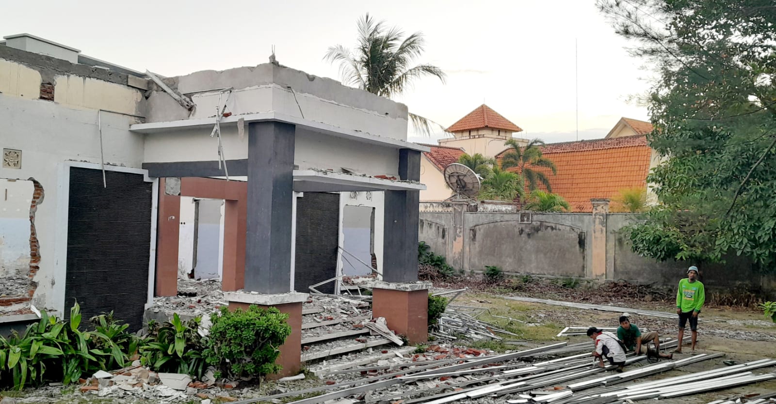 SEGERA DIBANGUN: Lokasi eks Kantor KUA Kecamatan Gerung ini akan dibangun menjadi Unit Pengelolaan Darah (UPD) terbesar di NTB milik RSUD Tripat.