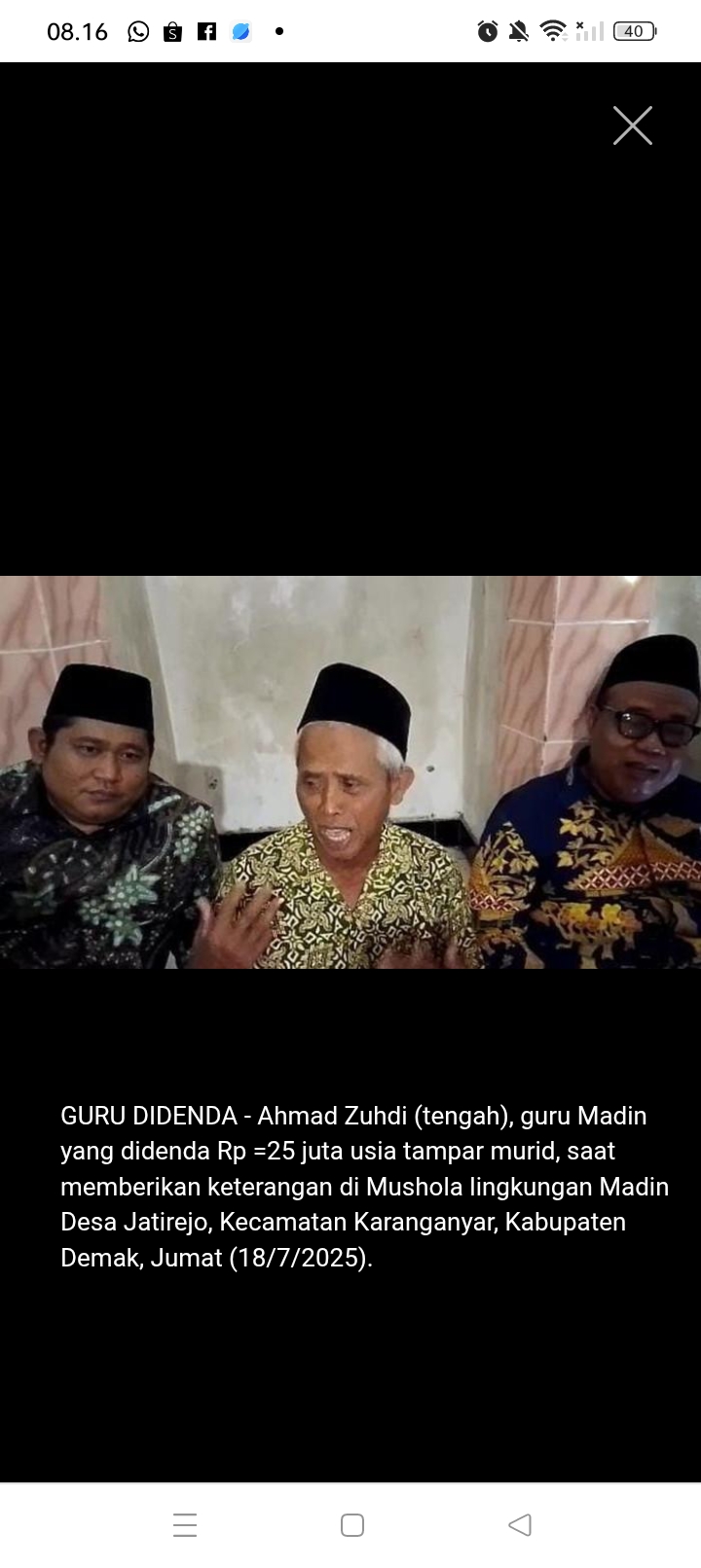 Konflik antara guru dan murid yang berujung pemaksaan denda Rp25 juta ini berawal ketika peci Ahmad Zuhdi kena sandal yang sengaja dilempar sang murid.
