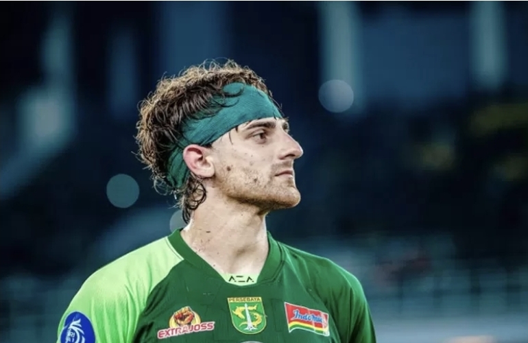Dejan Tumbas di salah satu laga Persebaya musim lalu. (istimewa)