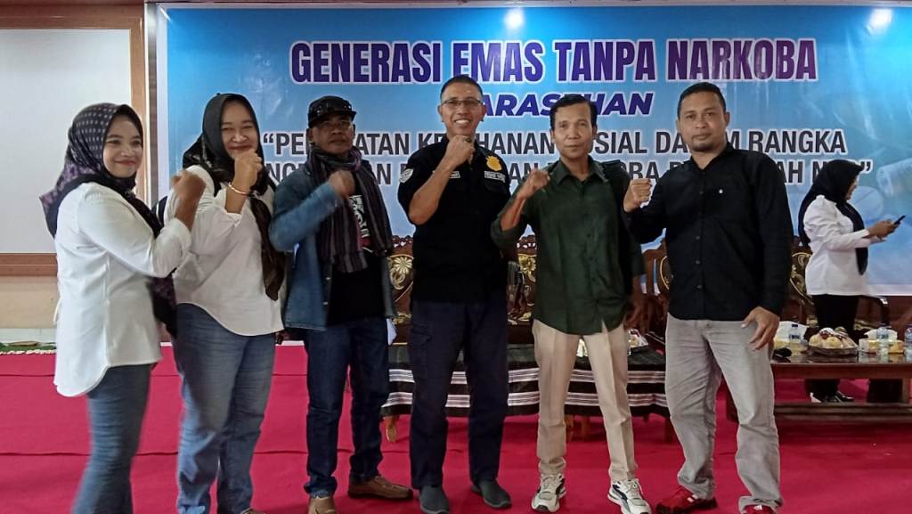 ANTI NARKOBA: Ketua Gempar NTB Suburman (tiga dari kanan) dalam sarasehan generasi emas tanpa narkoba, belum lama ini.