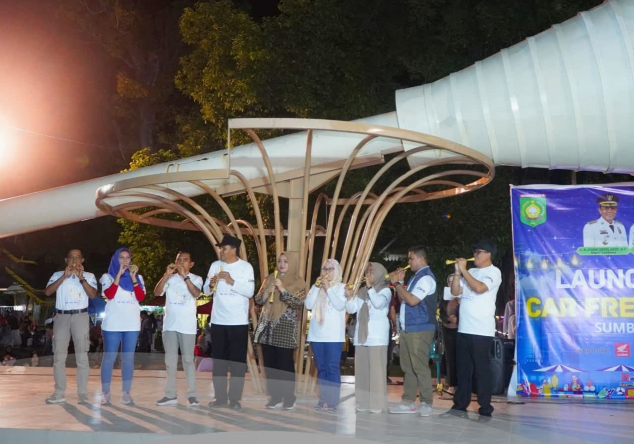 Bupati Sumbawa Syarafuddin Jarot meluncurkan CFN, Minggu malam (20/7).