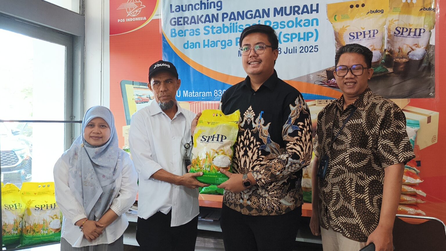 Pos indonesia terlibat dalam distribusi beras murah di ntb