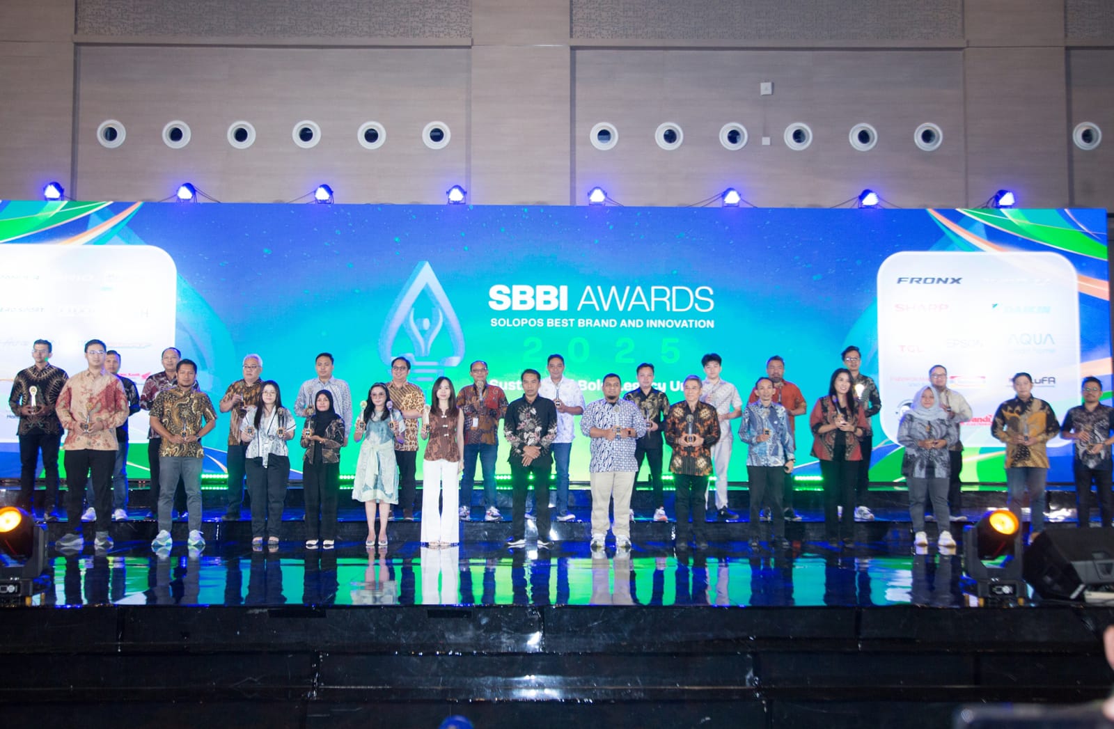 PT Suzuki Indomobil Sales (SIS) kembali mengukir prestasi gemilang dengan menerima penghargaan prestisius Solo Pos Best Brand Index (SBBI) Award 2025 (18/07)