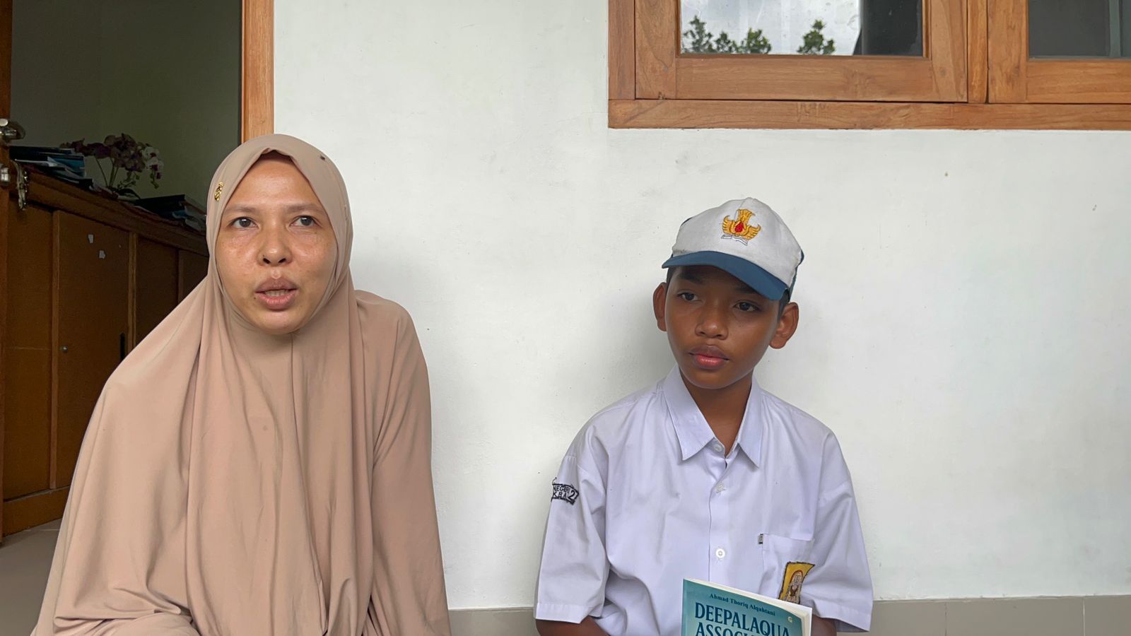 Ahmad Thoriq Alqahtani, bersama ibunya