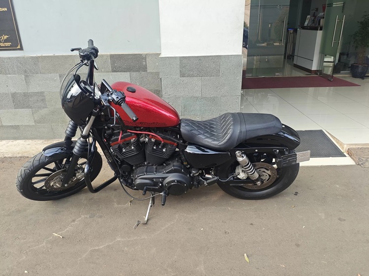 Komisi Pemberantasan Korupsi (KPK) menyita satu unit motor bermerk Harley Davidson dari mantan staf khusus (stafsus) Menaker era Ida Fauziyah, Rishayudi Triwibowo. (FOTO: JawaPos.com)