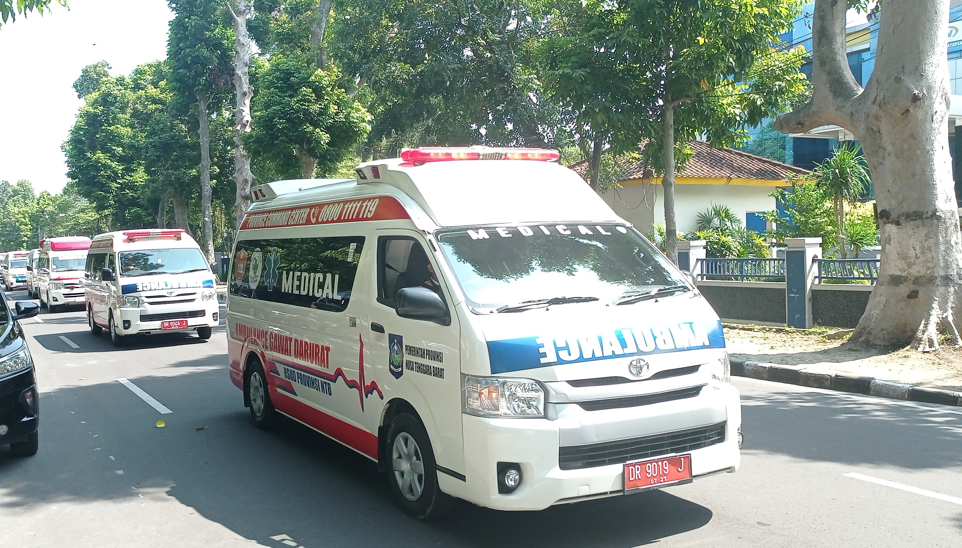 Parade ambulans menunjukkan kesiapan NTB sebagai tuan rumah FORNAS VIII 2025.