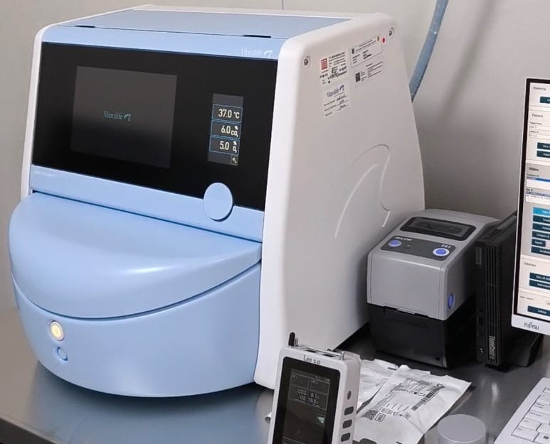 PENJAGA SUHU: Inilah MIRI&reg; Multiroom Incubator di Laboratorium IVF RSUD Kota Mataram.