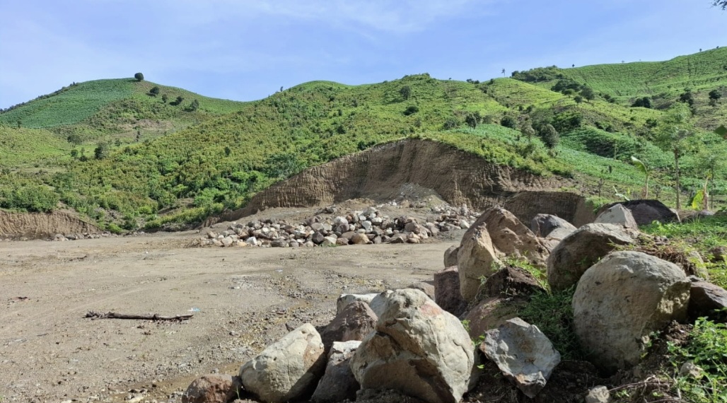 ALIH FUNGSI: Hutan dan gunung di wilayah Kecamatan Sekotong, Lombok Barat, marak terjadi alih fungsi menjadi lahan pertanian. Larangan alih fungsi akan dilindungi melalui Perda Pengelolaan Hutan.