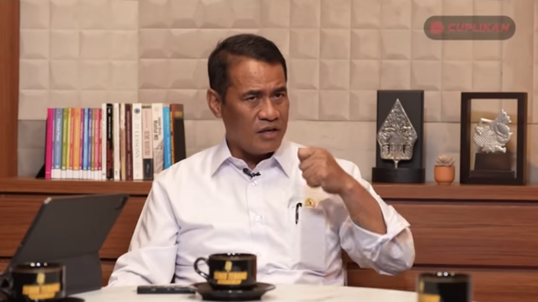Mentan Amran Sulaiman buka-bukaan soal betapa gilanya permainan mafia pangan di Indonesia. (Foto: tangkapan layar youtube)