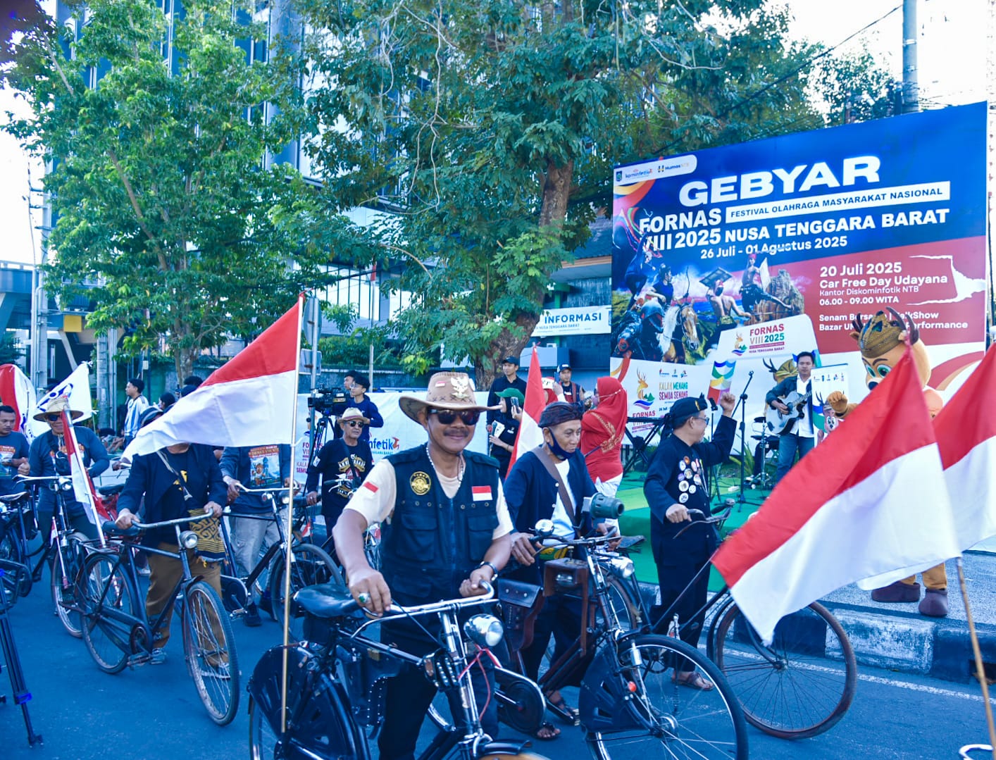 Diskominfotik NTB menggelar Gebyar Fornas VIII, terpusat di kegiatan Car Free Day, pada Minggu (20/7).