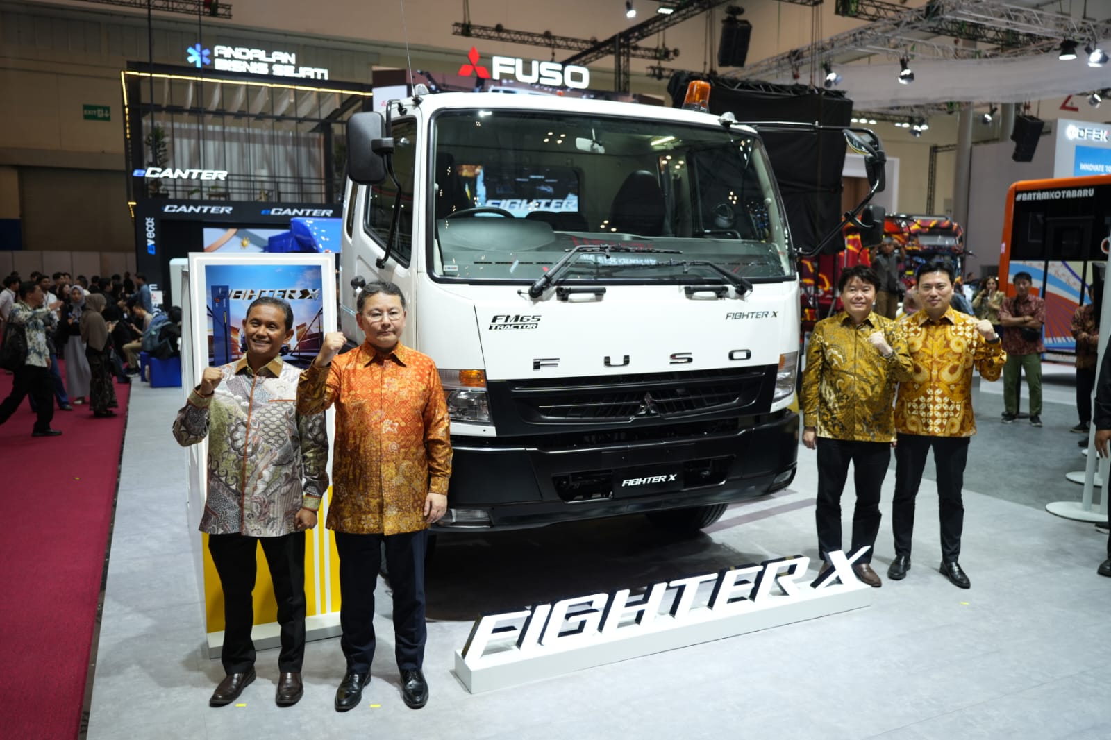 PT Krama Yudha Tiga Berlian Motors (KTB), distributor resmi kendaraan niaga Mitsubishi Fuso Truck and Bus Corporation di Indonesia, hari ini secara resmi membuka booth pamerannya di GAIKINDO Indonesia