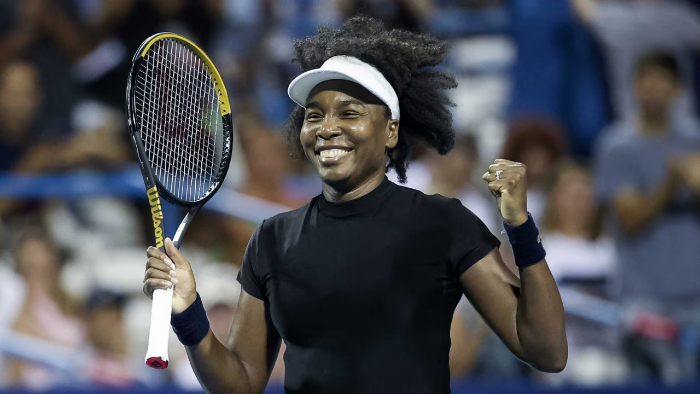 Venus Williams menorehkan sejarah dengan kemenangan bersejarah di usia 45 tahun, mengalahkan Peyton Stearns di Mubadala Citi DC Open.