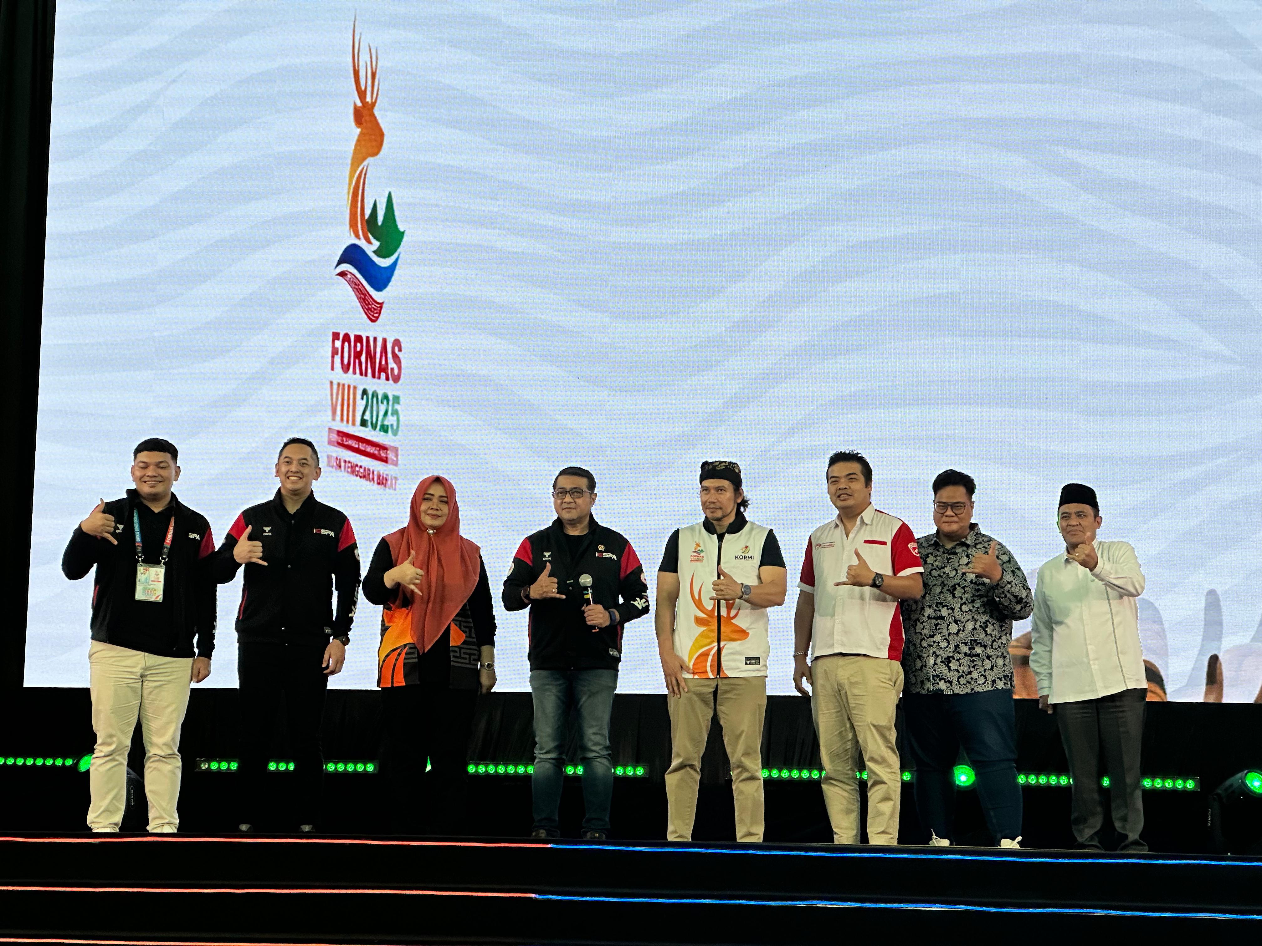 Menteri Ekonomi Kreatif, Teuku Riefky Harsya, Wakil Gubernur NTB, Indah Damayanti Putri, Ketua Umum IESPA Ibnu Riza, dan Rektor UIN Mataram Prof. Dr. H. Masnun, M.Ag usai pembukaan Inorga IESPA.