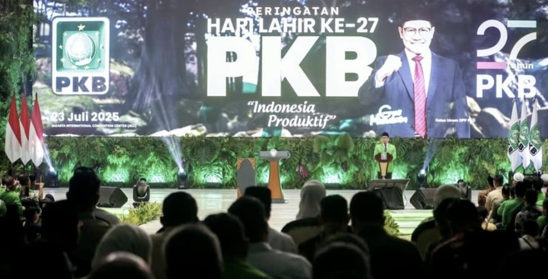 BERI SOLUSI: Ketua Umum PKB Abdul Muhaimin Iskandar berpidato dalam peringatan Hari Lahir (Harlah) ke-27 PKB di Jakarta Convention Center (JCC) Senayan, Jakarta, Rabu malam (23/7).