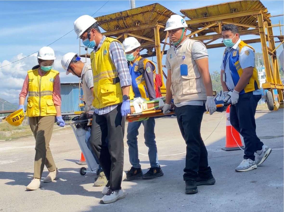 Pelindo Lembar Gelar Simulasi Kecelakaan Kerja, Libatkan Lintas Instansi Untuk Memastikan Keamanan Bekerja.
