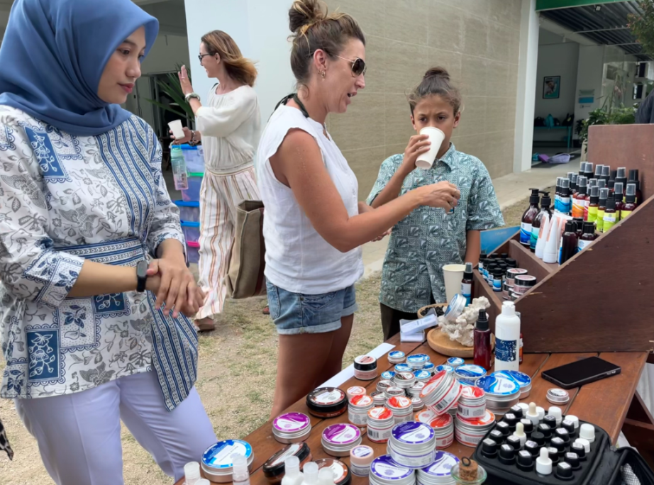 PRODUK LOKAL: Skincare natural lokal Iwani yang ramah lingkungan saat di salah satu bazaar di Kota Mataram, beberapa waktu lalu.&nbsp;