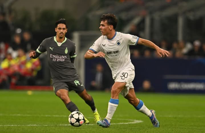 Duel antara Tijjani Reijnders dengan Ardon Jashari dalam sebuah pertandingan antara Club Brugge dan AC Milan, tahun lalu.