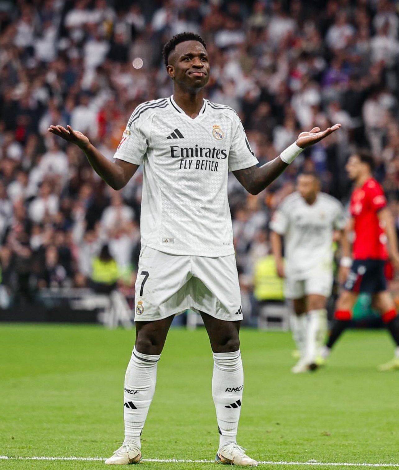 Vinicius Jr menuntut gaji setara Kylian Mbappe yang membuat situasi ruang ganti memanas. (Instagram vinicius Jr)