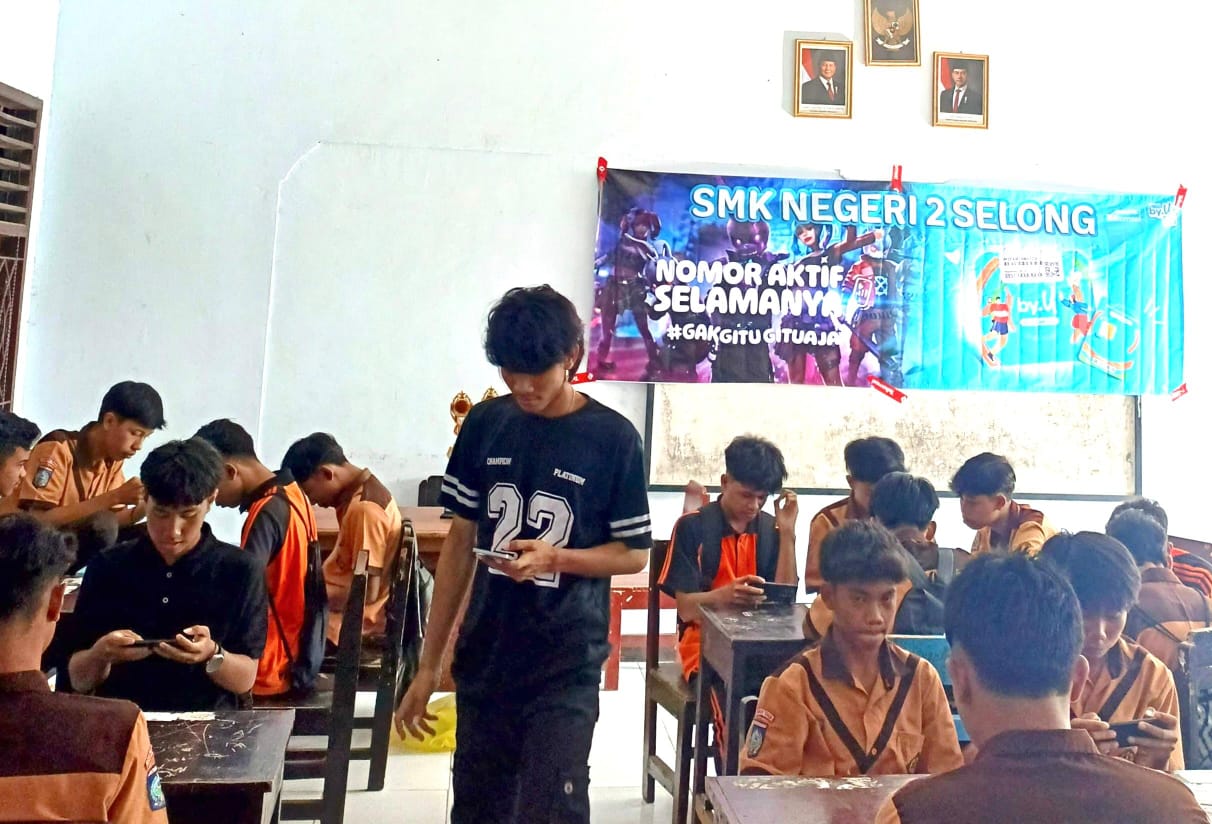 Hadirkan Semangat Digital untuk Generasi Muda, Telkomsel Gelar Event by.U&rsquo;r Side di SMKN 2 Selong.