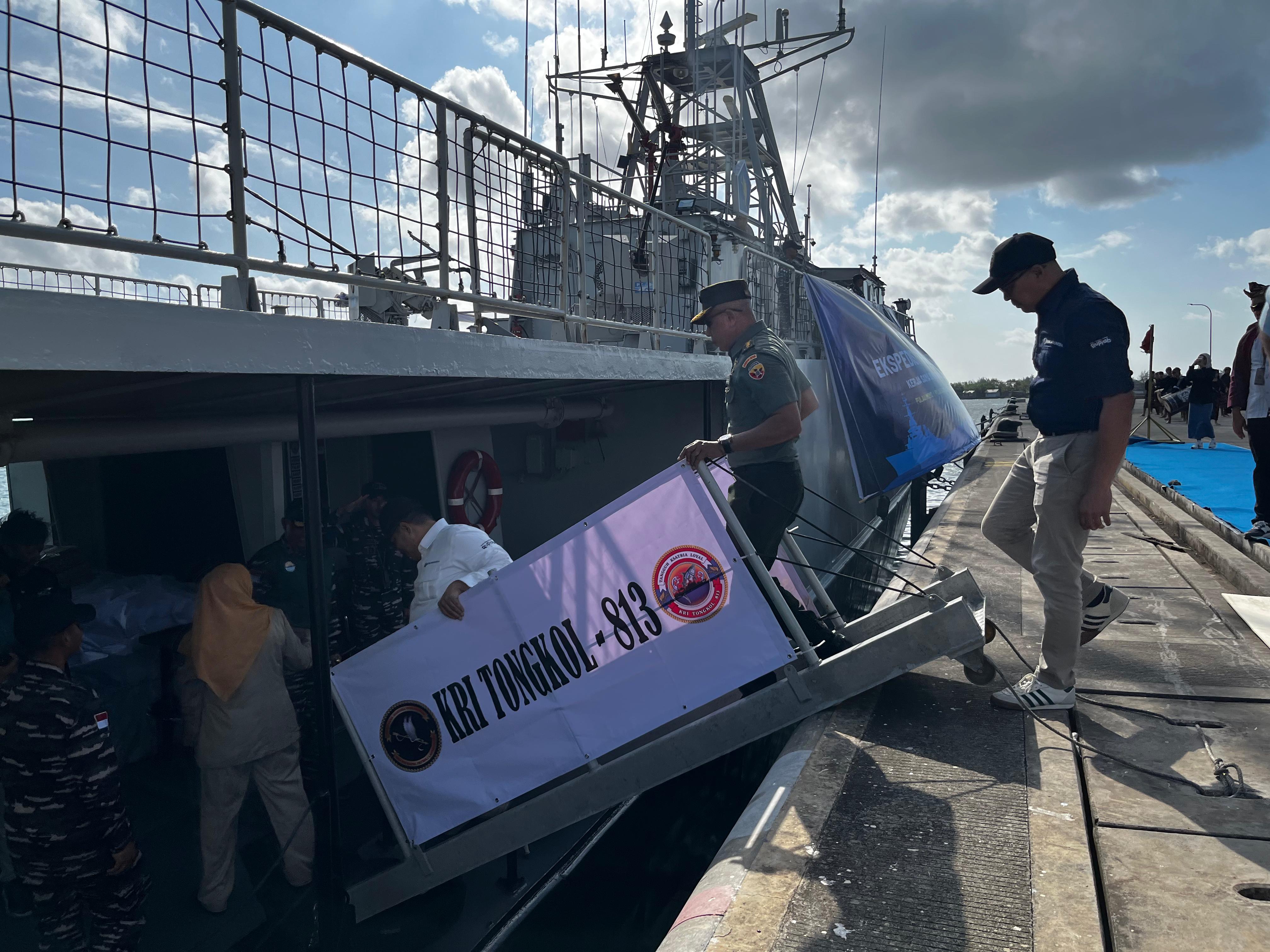 Pelepasan Ekspedisi Rupiah Berdaulat (ERB) tahun 2025 ke wilayah 3T (terdepan, terluar, tertinggal) di NTB, kerjasama Bank Indonesia (BI) dengan TNI Angkatan Laut (AL), di Pelabuhan Gili Mas, Selasa.