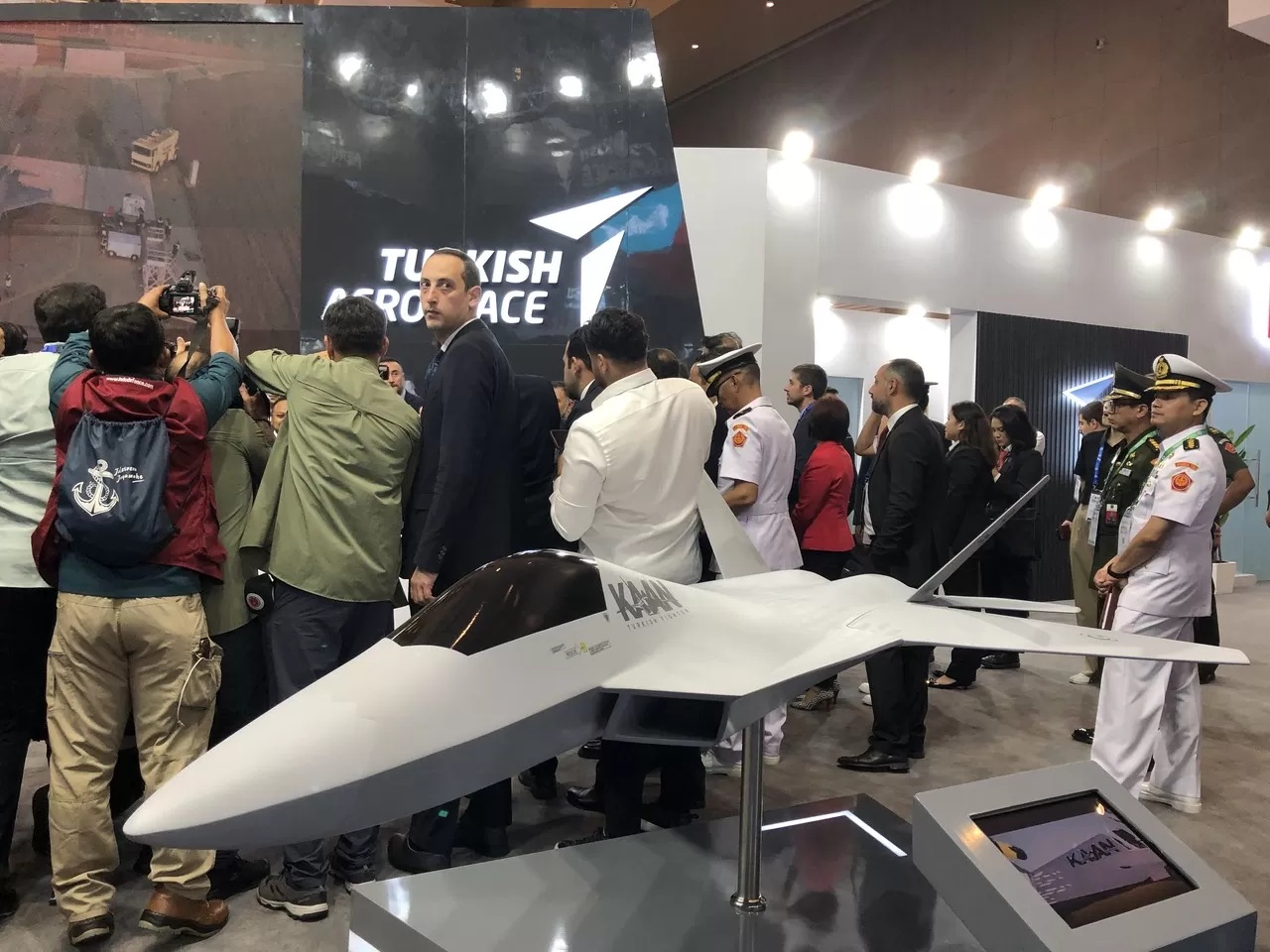 Mock up pesawat tempur KAAN yang sempat dilihat langsung oleh Presiden Prabowo Subianto dalam Indo Defence 2024. (FOTO: JAWAPOS)